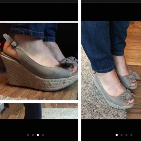 A.n.a Khaki Canvas Bow Wedges - Picture 4 of 4