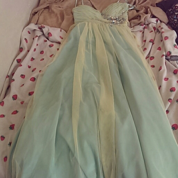 Long formal/prom dress - Picture 3 of 4