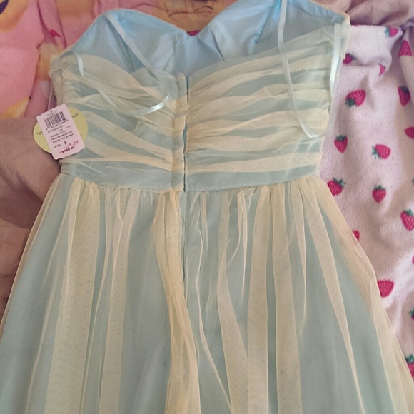 Long formal/prom dress - Picture 4 of 4