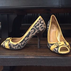 GUESS Marciano cheetah and yellow peeptoes