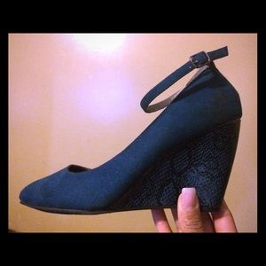 Kenneth Cole size 10 med