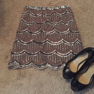 Sequined scalloped hemmed skirt