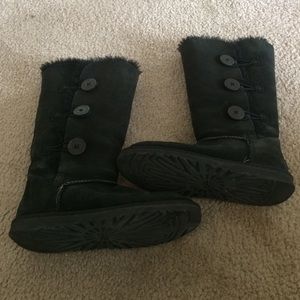 Black Bailey Button UGGS