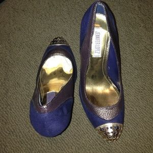 Jennifer Lopez blue and gold suede heels