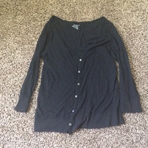 Black 3/4 sleeve light sweater