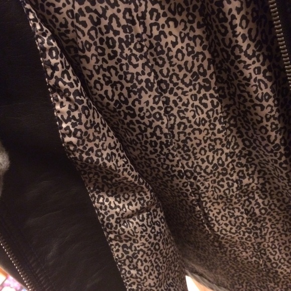 Beautiful and never worn ! 😍 - Picture 2 of 4