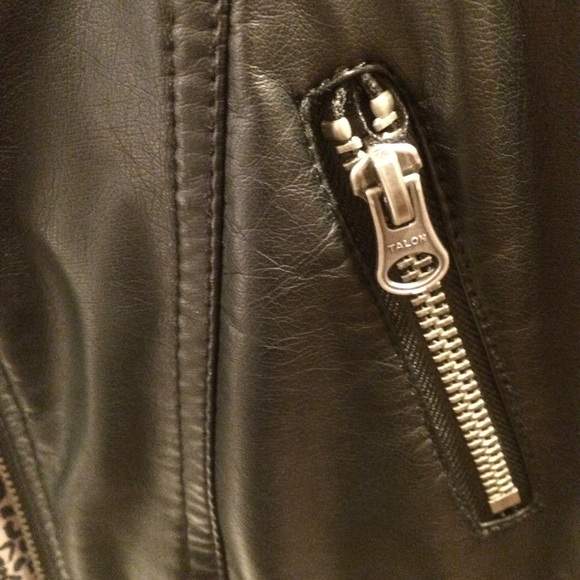 Beautiful and never worn ! 😍 - Picture 3 of 4