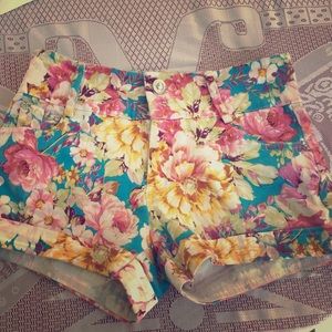 Mid waist floral shorts
