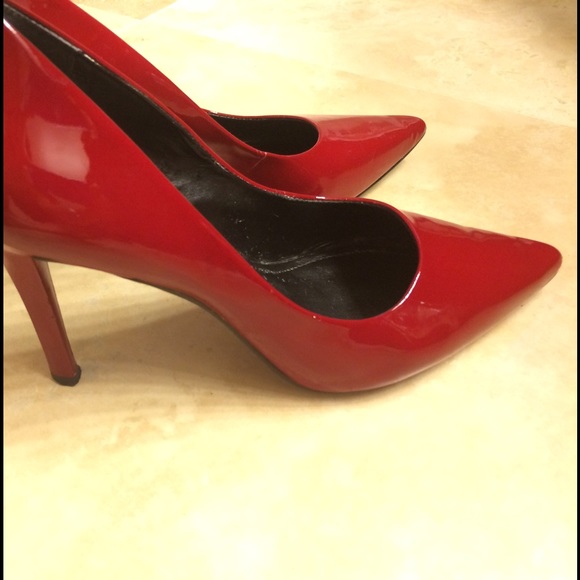 Gianni Bini candy apple red heels