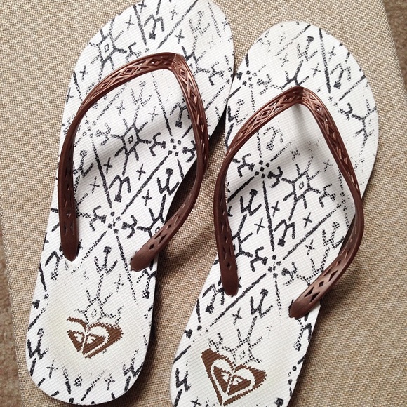 **SOLD** ❌ ROXY Brown White Flip Flops ❤️ - Picture 2 of 3