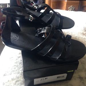 ❗️SALE❗️BCBG sandals