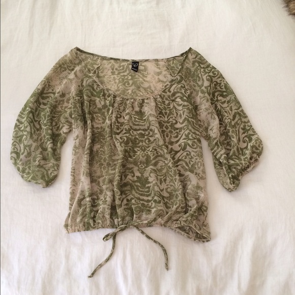 Windsor Off the shoulder / crop top shirt