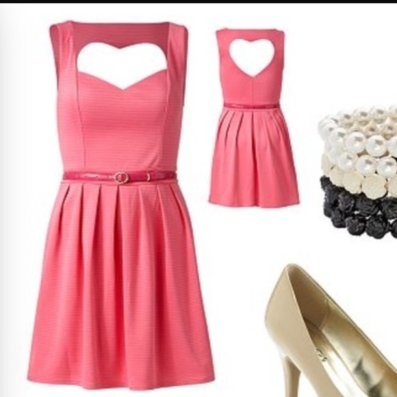 Pink heart cutout skater dress - Picture 2 of 2