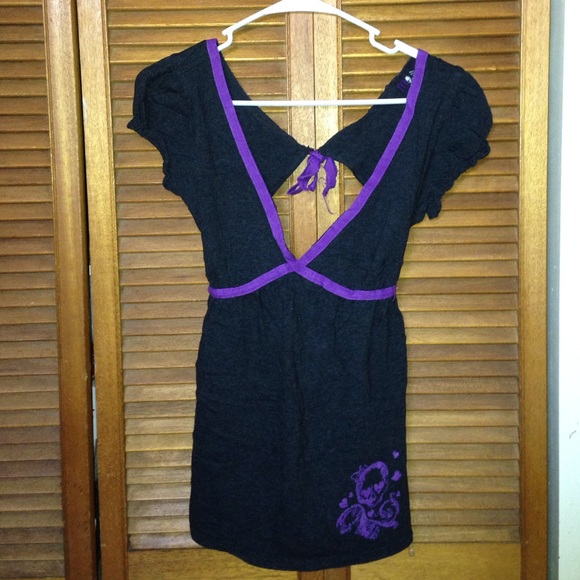 Dark grey tie back shirt with purple border