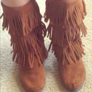 Minnetonka Fringe Boots Size 8