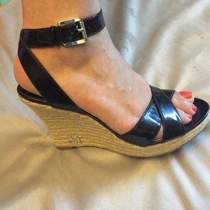 Black wedges