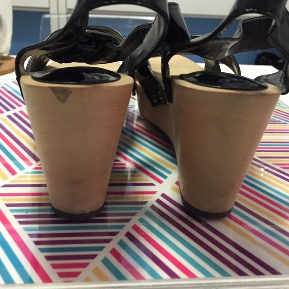 GAP faux patent leather 3in platform heels - black - Picture 3 of 3