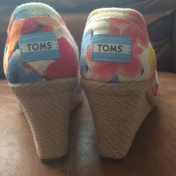 Multicolored Wedge Toms. Size 7, but fit snug.
