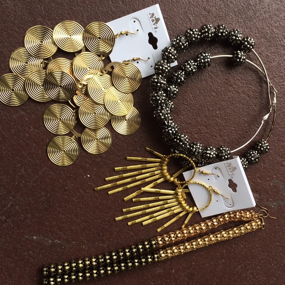 Fashion jewelry. 💁💁