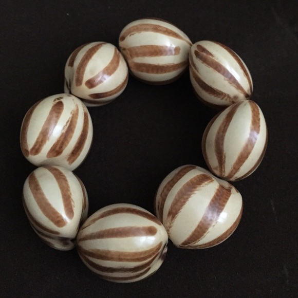 Hawaiian nut bracelet