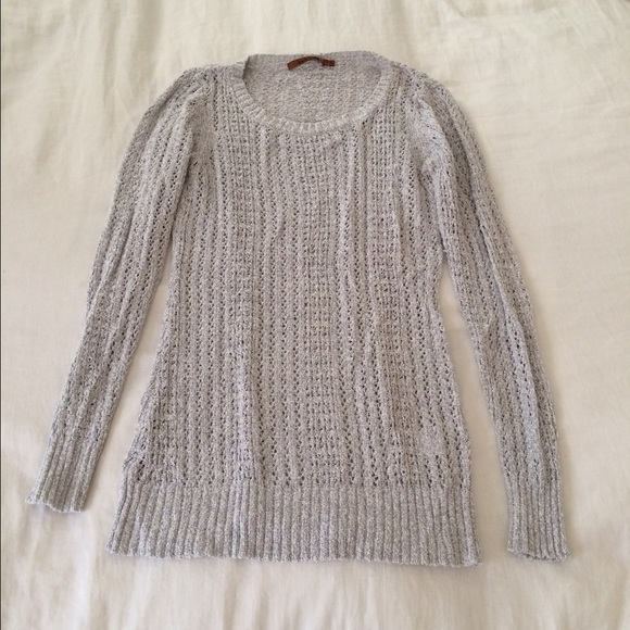 Grey long sleeved top