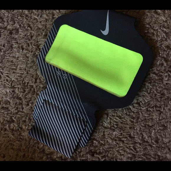Nike E2 Prime performance armband