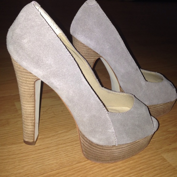 NEW Steve Madden P Rossi Platform Peep Toe Pump - Picture 3 of 4