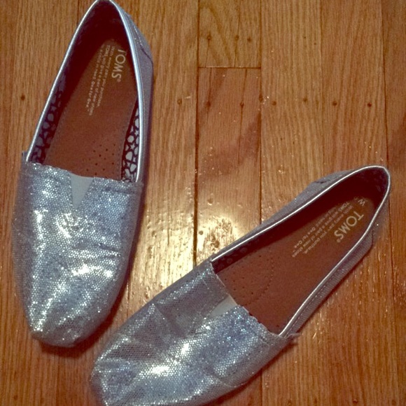 silver sparkly TOMS slides slipper shoes comfy