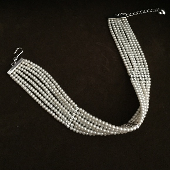 Banana Republic pearl chocker necklace
