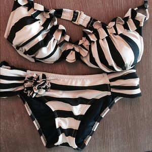 Betsey Johnson girlie-glam bikini black and gold