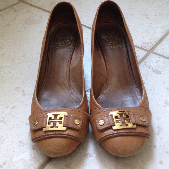 Tory Burch tan leather wedges
