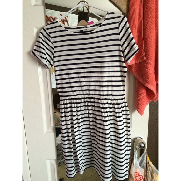 Cute striped dress from Cotton On 💖