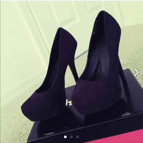 Black suede Pumps
