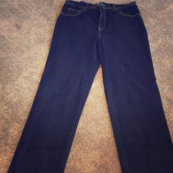 Gloria Vanderbilt: Size 8, hardly worn.