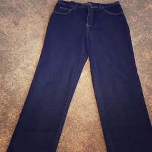 Gloria Vanderbilt: Size 8, hardly worn.