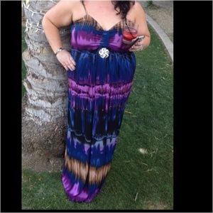 Gorgeous maxi dress!