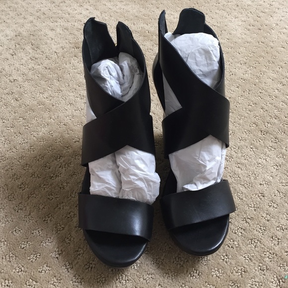 Black Wedges