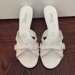 ✨SALE✨Cathy Jean White Sandals