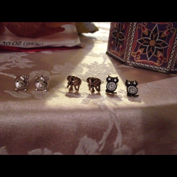 Very adorable earrings 💕