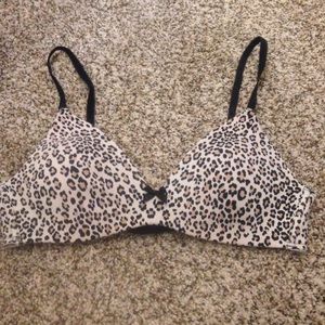 Victoria's Secret lined wireless bra 34c