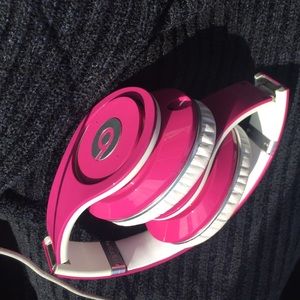 Pink beats by dre studio headphones (no aux)