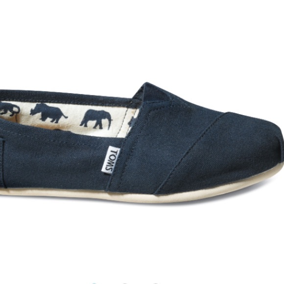 Toms shoes in Navy