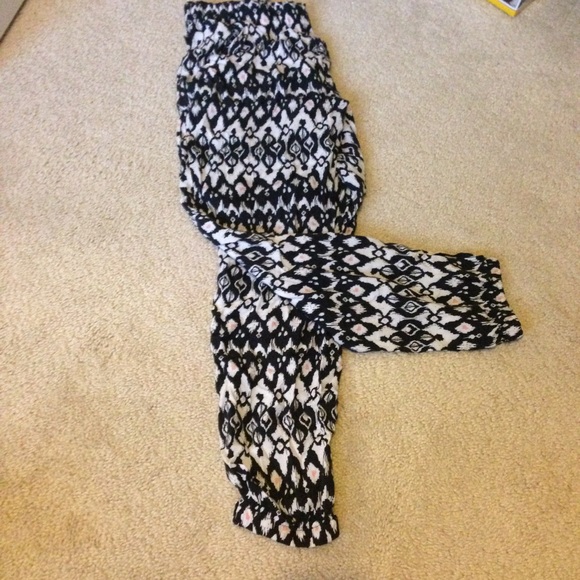 4 pairs of patterned pants - Picture 2 of 4