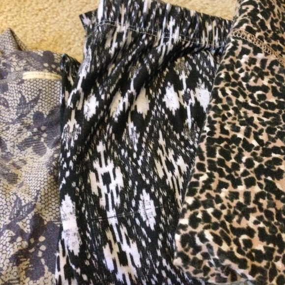 4 pairs of patterned pants - Picture 4 of 4