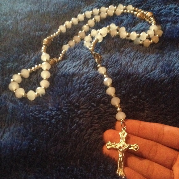 Beautifully detailed rosary for everyday wear - Picture 1 of 4