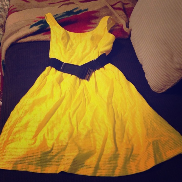 Nine West Size 8 Yellow Dress. Worn twice.
