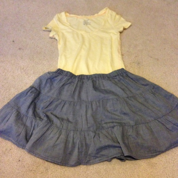 Yellow v-neck and skirt bundle