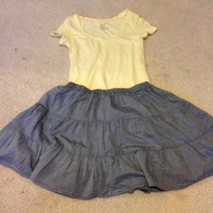 Yellow v-neck and skirt bundle