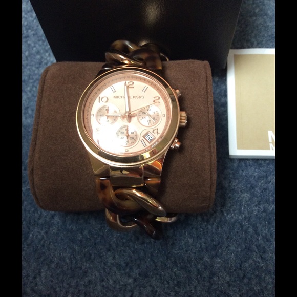 Michael kors tortoise link watch