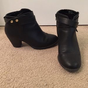 Black report booties